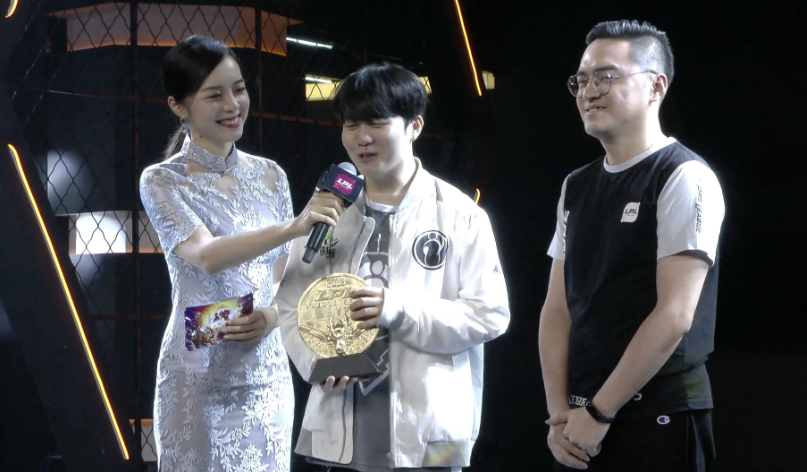 Rookie迎来五赛季出色发挥，C9观众热烈欢呼！